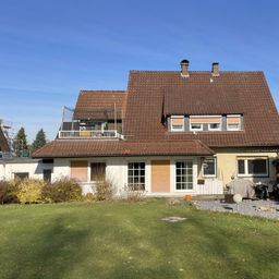 Großes Familienhaus auf großem Gartengrundstück