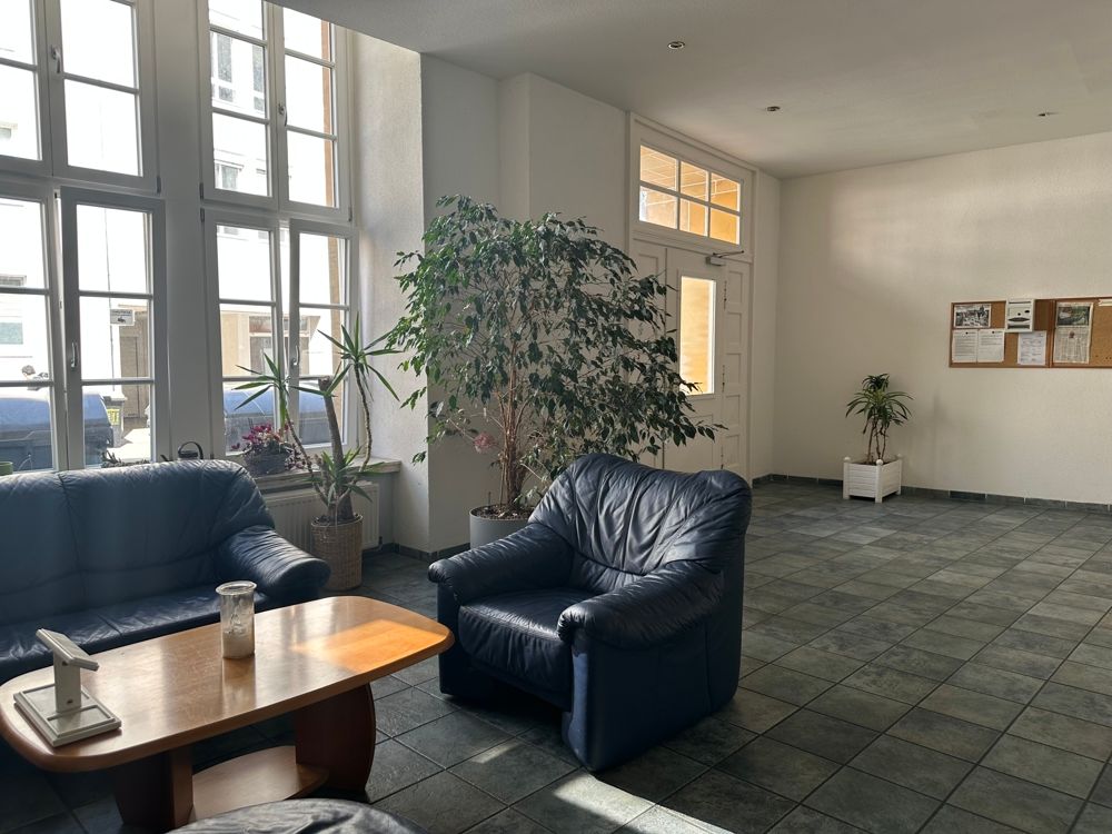 Lobby mit Sitzgelegenheit