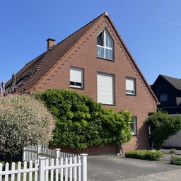 Große Erdgeschosswohnung mit 4 Zimmern & 2 Pkw-Stellplätzen
