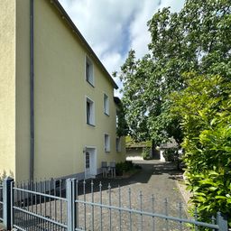 *Großzügige Wohnung über zwei Etagen mit eigenem Gartenanteil*