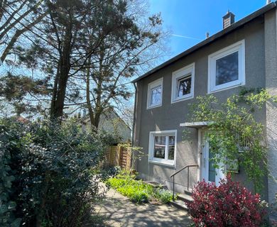 *Schönes Reihenendhaus mit Garage*