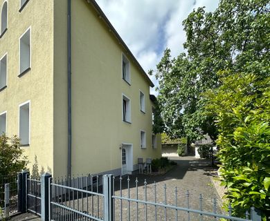 *Großzügige Wohnung über zwei Etagen mit eigenem Gartenanteil*