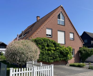 Große Erdgeschosswohnung mit 4 Zimmern & 2 Pkw-Stellplätzen